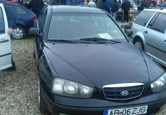 Negru Utilizat 2002 Hyundai Elantra Hatchback | 1.650 EUR - Imagine 1/4