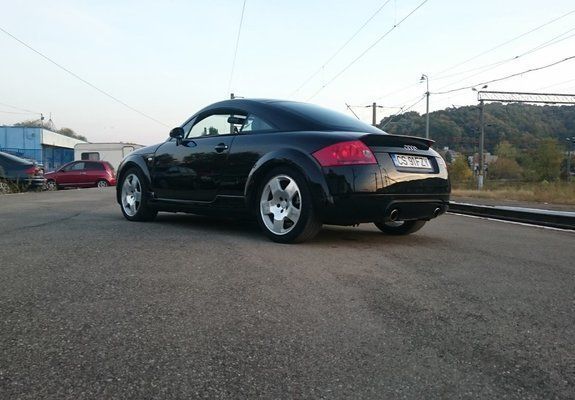 Second-hand Audi TT Sport 225 CP (165 kW) 2000 Negru metalizat Coupe