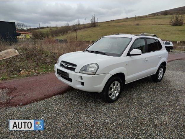 Alb Utilizat 2010 Hyundai Tucson SUV | 3.700 EUR - Imagine 1/4