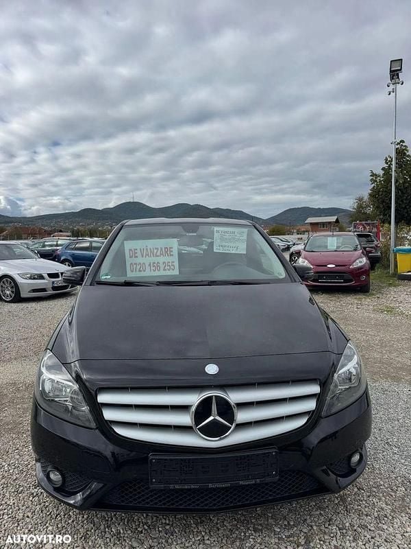 Culoarenegru Utilizat 2013 Mercedes B180 Monovolum | 7.200 EUR (Preț OK) - Imagine 1/4