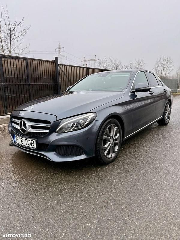 Second-hand Mercedes C200 136 CP (100 kW) 2016 Culoarenegru Hatchback