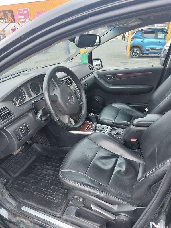 Second-hand Mercedes B180 109 CP (80 kW) 2011 Negru Monovolum