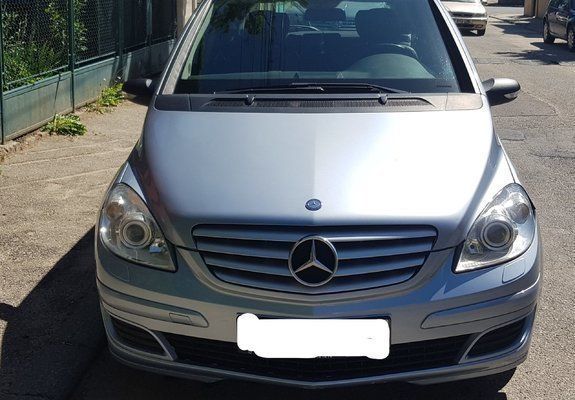 Gri Utilizat 2007 Mercedes B180 Monovolum | 6.000 EUR (Scump) - Imagine 1/4