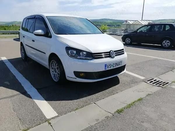 Second-hand VW Touran 105 CP (77 kW) 2011 Alb Monovolum