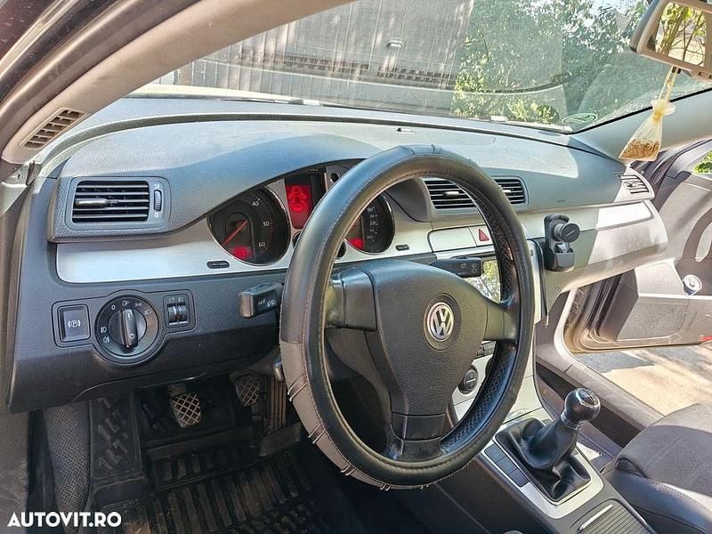 Culoarenegru Utilizat 2007 VW Passat Individual Break | 4.200 EUR (Preț OK) - Imagine 1/4