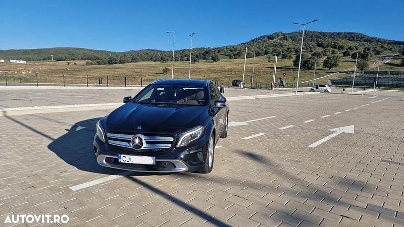 Culoarenegru Utilizat 2014 Mercedes GLA220 SUV | 14.300 EUR (Puțin scump) - Imagine 1/4