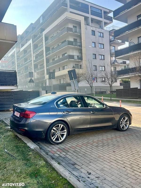 Second-hand BMW 330e Luxury Line 292 CP (214 kW) 2018 Culoaregri Berlinǎ