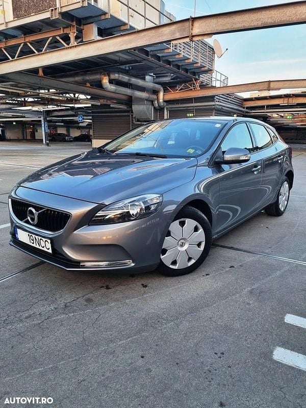 Culoarealte culori Utilizat 2017 Volvo V40 Standard Break | 9.740 EUR - Imagine 1/4