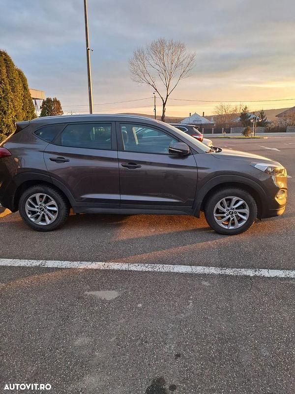Second-hand Hyundai Tucson Comfort 132 CP (97 kW) 2018 Culoaremaro SUV