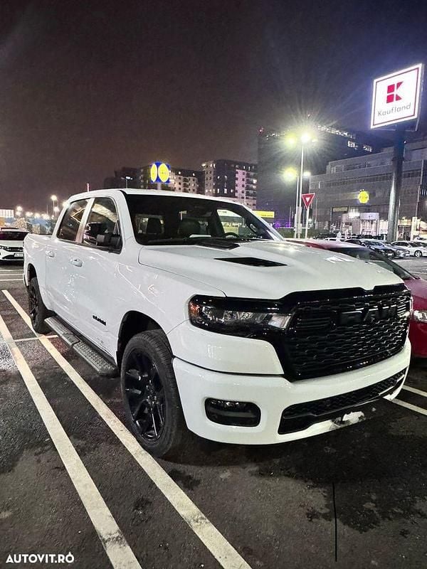 Second-hand Dodge Ram 410 CP (301 kW) 2025 Culoarealb Pickup
