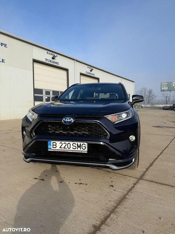 Second-hand Toyota RAV4 Luxury 222 CP (163 kW) 2022 Culoarealbastru SUV