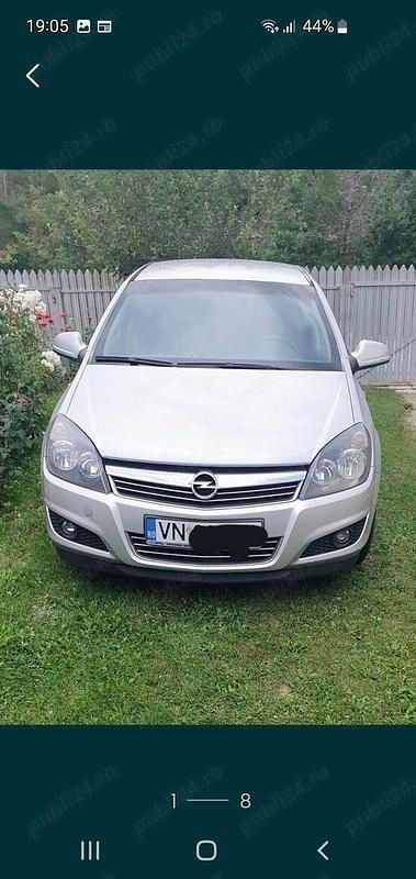 Second-hand Opel Astra 115 CP (84 kW) 2010 Argintiu Hatchback