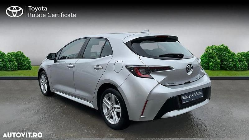 Second-hand Toyota Corolla 98 CP (72 kW) 2021 Culoareargint Hatchback