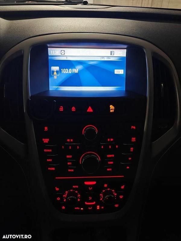 Second-hand Opel Astra Style 140 CP (102 kW) 2013 Culoaregri Hatchback