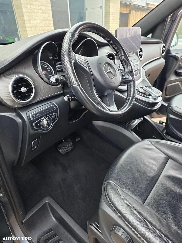 Second-hand Mercedes V250 Avantgarde Edition 190 CP (139 kW) 2017 Culoaregri Monovolum