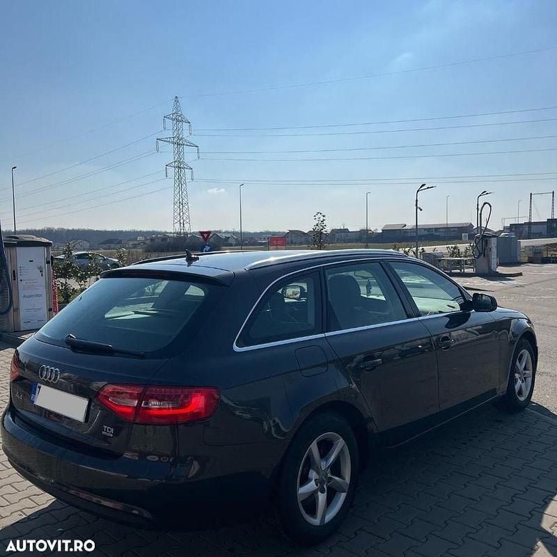 Culoarenegru Utilizat 2013 Audi A4 Ambition Break | 8.000 EUR (Preț bun) - Imagine 1/4
