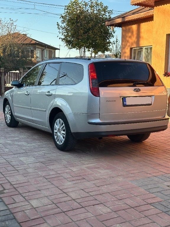 Argintiu Utilizat 2006 Ford Focus Berlinǎ | 2.250 EUR (Preț OK) - Imagine 1/4