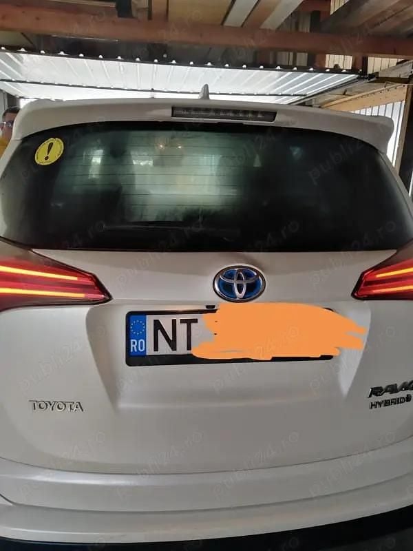 Second-hand Toyota RAV4 Hybrid 114 CP (83 kW) 2017 SUV