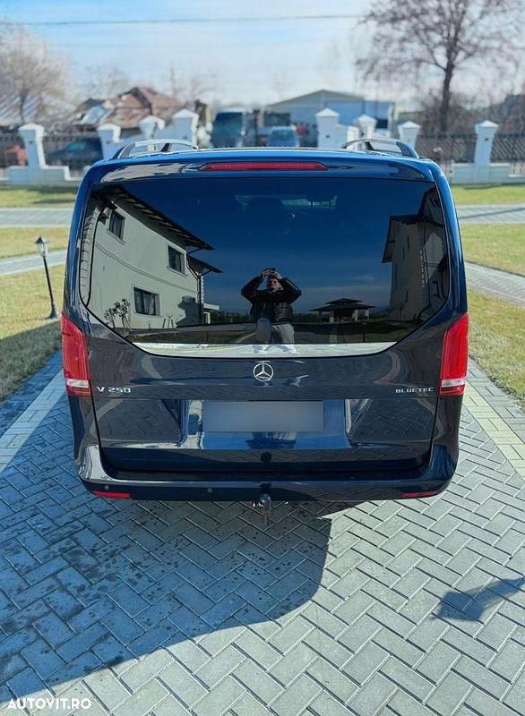 Second-hand Mercedes V250 190 CP (139 kW) 2015 Culoarealbastru Monovolum