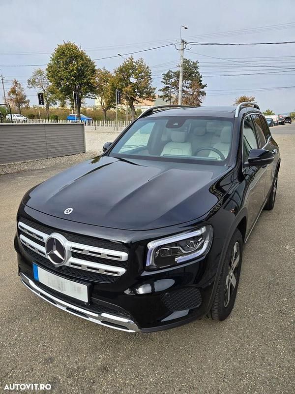 Culoarenegru Utilizat 2023 Mercedes GLB200 SUV | 48.400 EUR (Scump) - Imagine 1/4