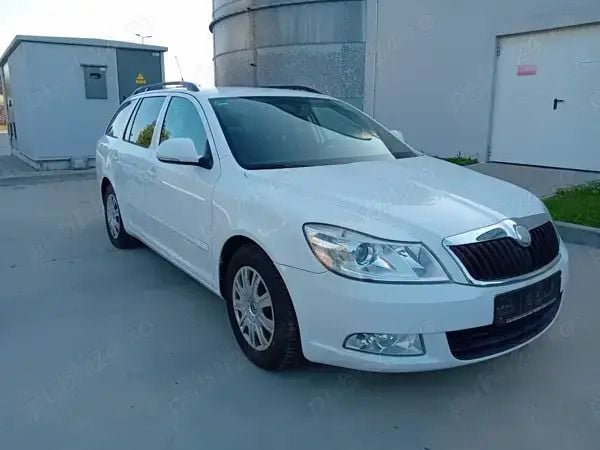 Alb Utilizat 2010 Skoda Octavia Break | 3.880 EUR (Preț bun) - Imagine 1/4