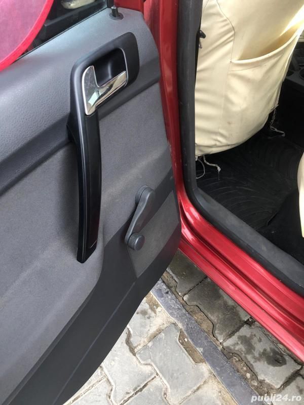 Rosu Utilizat 2006 VW Polo Hatchback | 3.750 EUR - Imagine 1/4