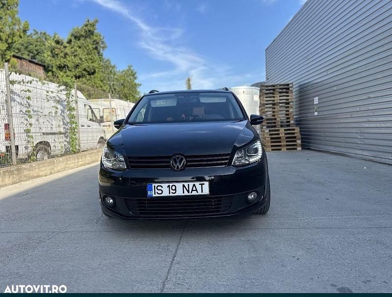 Culoarenegru Utilizat 2015 VW Touran Comfortline Monovolum | 7.100 EUR (Puțin scump) - Imagine 1/4