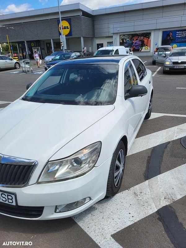 Culoarealb Utilizat 2010 Skoda Octavia Classic Hatchback | 3.150 EUR (Preț bun) - Imagine 1/4