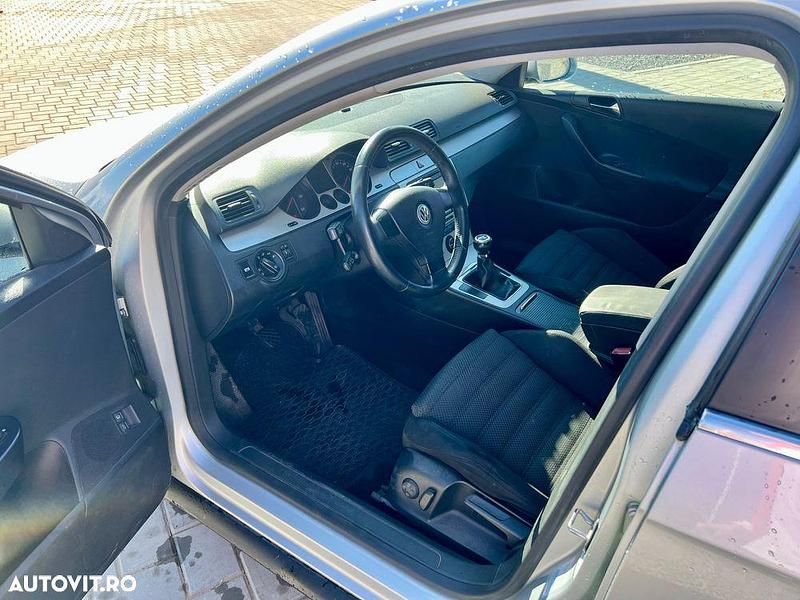 Second-hand VW Passat Sportline 140 CP (102 kW) 2007 Culoareargint Berlinǎ