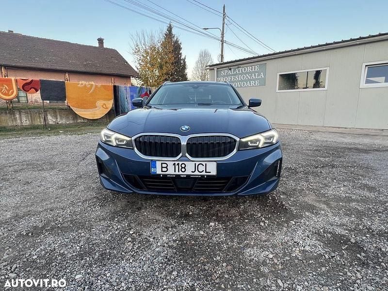 Culoarealbastru Utilizat 2023 BMW 320 Luxury Line Break | 28.750 EUR (Puțin scump) - Imagine 1/4