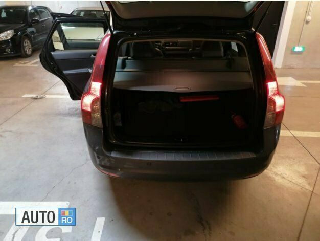 Second-hand Volvo V50 136 CP (100 kW) 2010 Gri Break