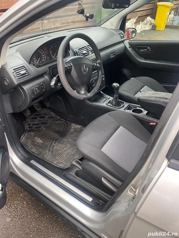 Utilizat 2004 Mercedes 190 Berlinǎ | 1.700 EUR - Imagine 1/4