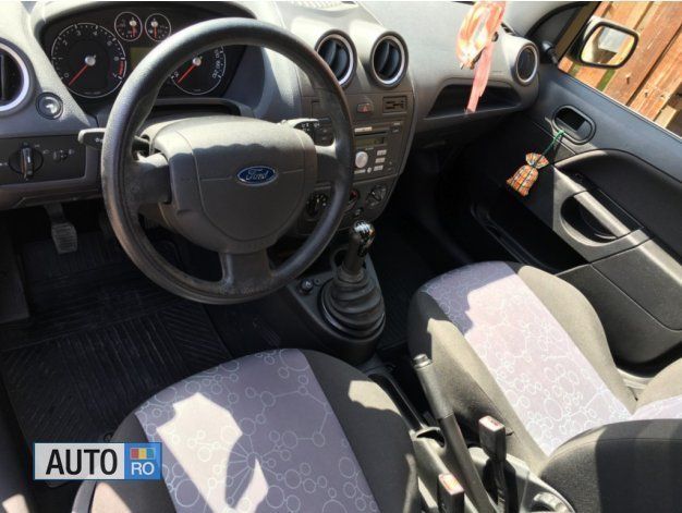 Second-hand Ford Fiesta 90 CP (66 kW) 2007 Negru Hatchback