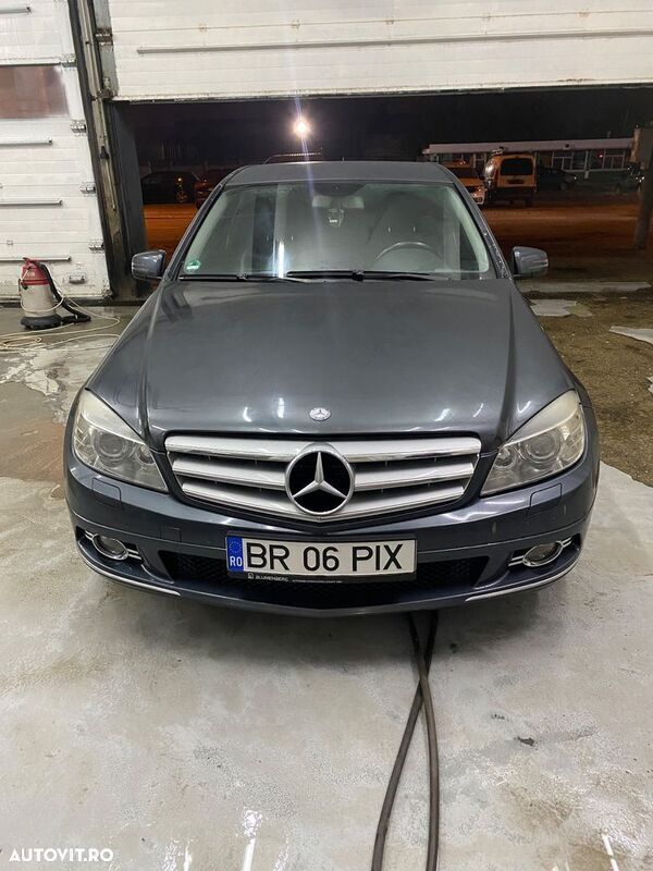 Gri Utilizat 2010 Mercedes C300 Avantgarde Edition Berlinǎ | 5.499 EUR - Imagine 1/4
