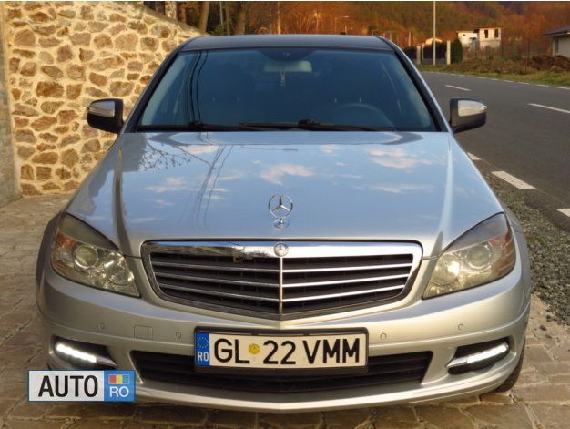 Argintiu Utilizat 2007 Mercedes C220 Berlinǎ | 7.700 EUR (Preț OK) - Imagine 1/4