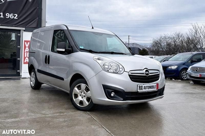 Culoareargint Utilizat 2012 Opel Combo Enjoy Monovolum | 3.680 EUR (Preț bun) - Imagine 1/4