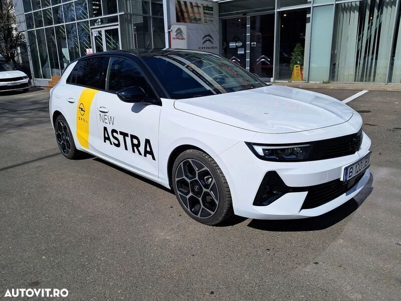 Alb Utilizat 2023 Opel Astra Hatchback | 23.900 EUR - Imagine 1/4