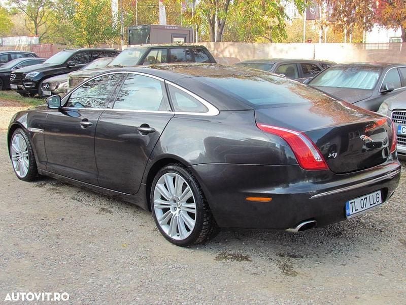 Second-hand Jaguar XJ Premium Luxury 275 CP (202 kW) 2011 Culoaregri Berlinǎ