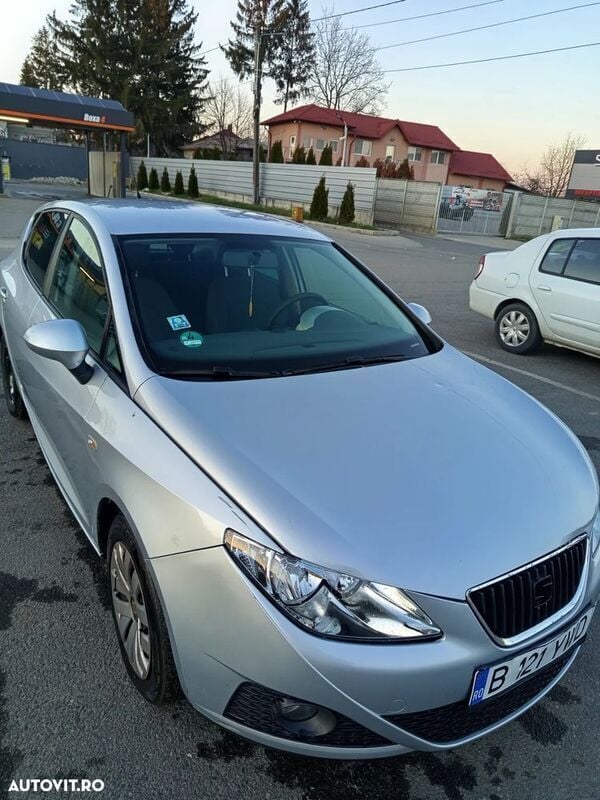 Gri Utilizat 2011 Seat Ibiza Reference Hatchback | 3.200 EUR (Preț OK) - Imagine 1/4
