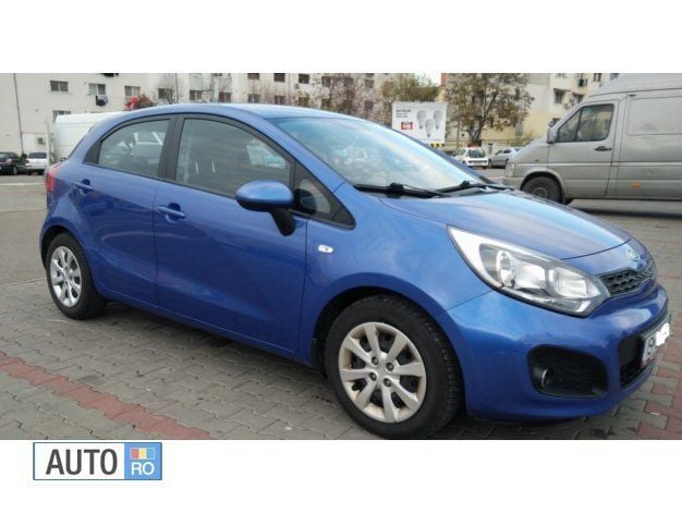 Second-hand Kia Rio 85 CP (62 kW) 2012 Albastru Hatchback