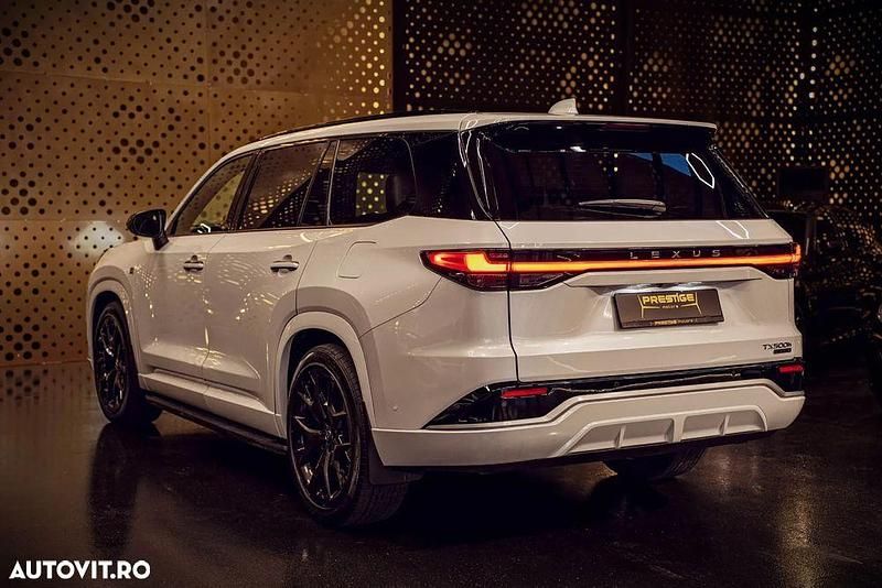 Second-hand Lexus TX500h 366 CP (269 kW) 2024 Culoarealb SUV