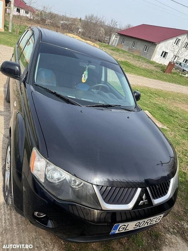 Culoarenegru Utilizat 2008 Mitsubishi Outlander Instyle SUV | 5.500 EUR (Puțin scump) - Imagine 1/4
