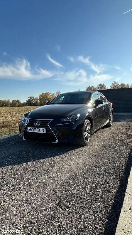 Culoarenegru Utilizat 2017 Lexus IS300h Executive Line Berlinǎ | 13.800 EUR - Imagine 1/4