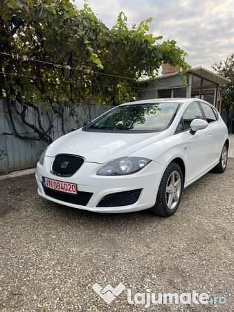 Alb Utilizat 2011 Seat Leon Hatchback | 2.950 EUR (Super Preț) - Imagine 1/4