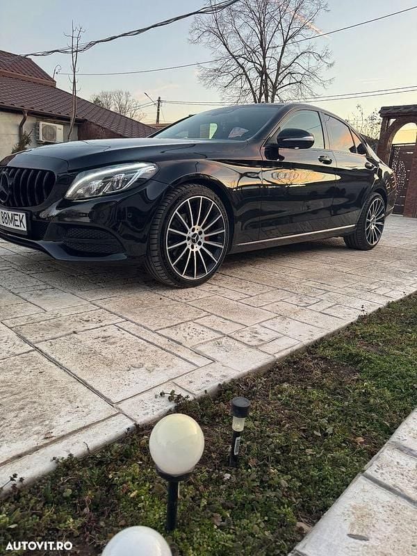 Culoarenegru Utilizat 2015 Mercedes C220 Berlinǎ | 15.490 EUR (Scump) - Imagine 1/4