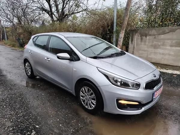 Argintiu Utilizat 2015 Kia Ceed Hatchback | 7.500 EUR (Preț OK) - Imagine 1/4