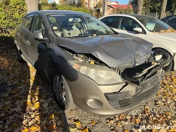 Maro Utilizat 2009 Renault Mégane III Hatchback | 2.000 EUR - Imagine 1/4