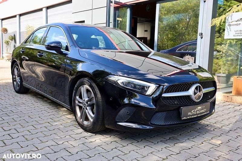 Culoarenegru Utilizat 2020 Mercedes A200 Edition Berlinǎ | 24.800 EUR (Preț OK) - Imagine 1/4