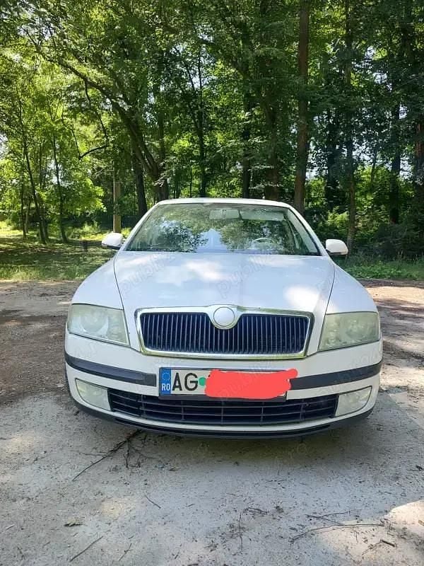 Alb Utilizat 2007 Skoda Octavia Hatchback | 1.950 EUR (Preț bun) - Imagine 1/4