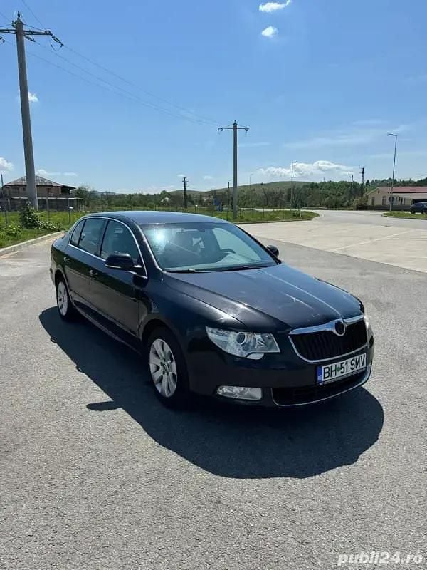 Negru Utilizat 2010 Skoda Superb Berlinǎ | 5.500 EUR (Preț OK) - Imagine 1/4